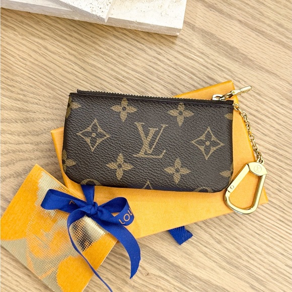 LOUIS VUITTON 2022 Monogram Cles Chain Key Pouch - Picture 1 of 13